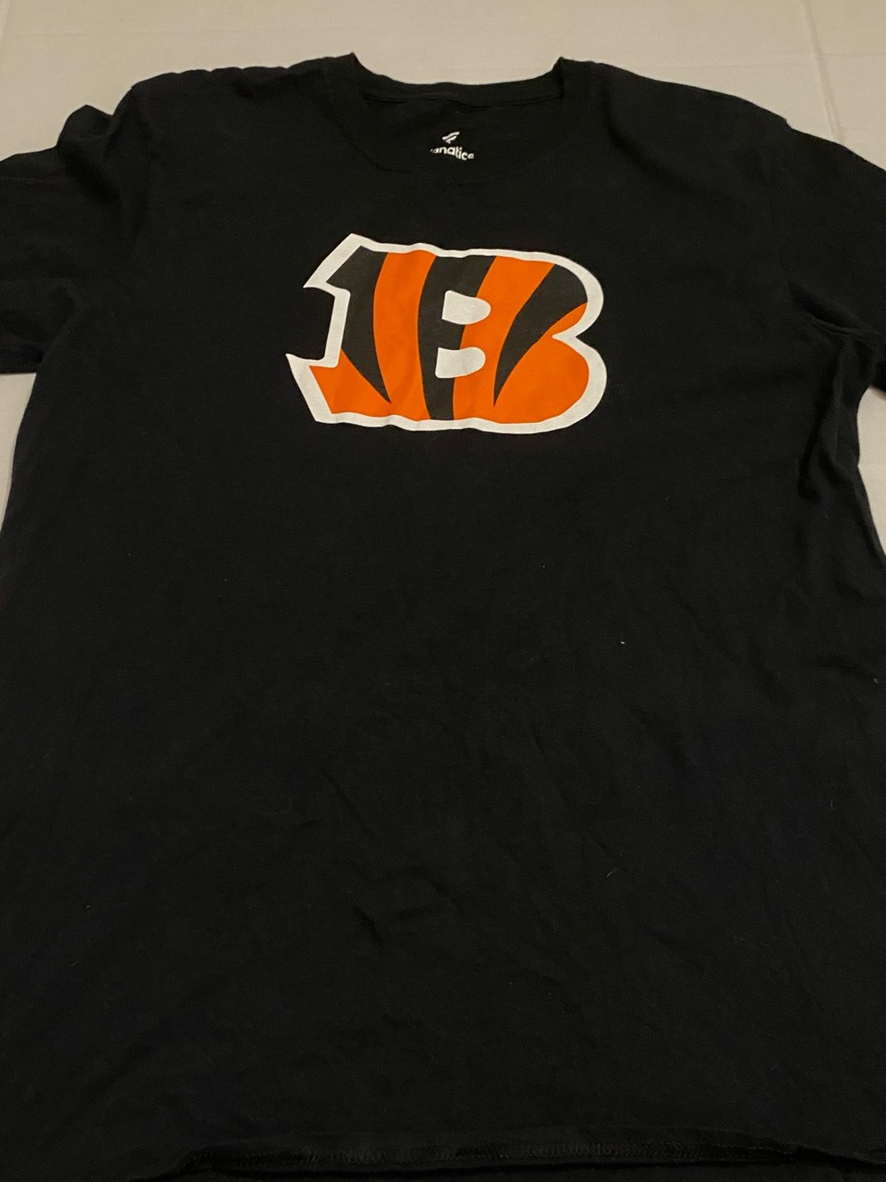 Cincinnati Bengals Logo Black Graphic Tee Size Large 19” armpit Joe Burrow